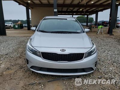 Piąte zdjęcie samochodu w środku: 2017 KIA FORTE LX VIN:3KPFK4A75HE058275 - miniatura