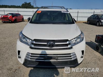 Piąte zdjęcie samochodu w środku: 2019 TOYOTA HIGHLANDER SE VIN:5TDKZRFH0KS307491 - miniatura