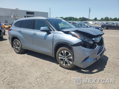 Czwarte zdjęcie samochodu z boku: 2022 TOYOTA HIGHLANDER XLE VIN:5TDGZRBH1NS243770 - miniatura