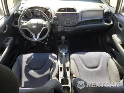 Zdjęcie 8 z 13 samochodu: 2013 HONDA FIT SPORT VIN:JHMGE8H51DC079003 - miniatura