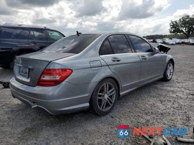 Trzecie zdjęcie samochodu z tyłu: 2012 MERCEDES-BENZ C 250 VIN:WDDGF4HBXCA726415 - miniatura