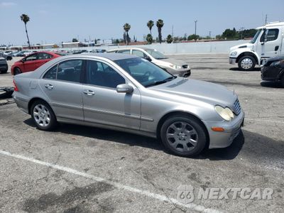 Czwarte zdjęcie samochodu z boku: 2005 MERCEDES-BENZ C 320 VIN:WDBRF64J35F581699 - miniatura