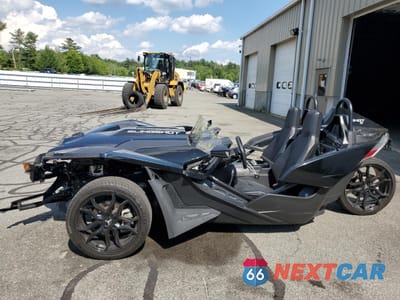 Trzecie zdjęcie samochodu z tyłu: 2023 POLARIS SLINGSHOT S WITH TECHNOLOGY PACKAGE VIN:57XAATHD4P8154305 - miniatura