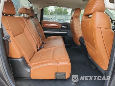 Zdjęcie 10 z 15 samochodu: 2020 TOYOTA TUNDRA CREWMAX 1794 VIN:5TFAY5F1XLX879660 - miniatura
