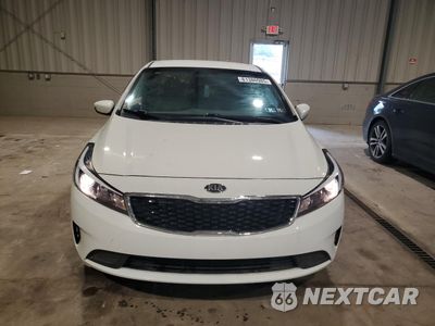 Piąte zdjęcie samochodu w środku: 2018 KIA FORTE LX VIN:3KPFK4A70JE178765 - miniatura