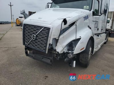 Zdjęcie 9 z 10 samochodu: 2021 VOLVO VNL SEMI TRUCK VIN:4V4NC9EH0MN272500 - miniatura