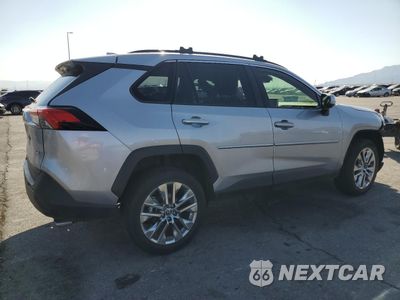 Trzecie zdjęcie samochodu z tyłu: 2020 TOYOTA RAV4 XLE PREMIUM VIN:JTMC1RFV5LD060709 - miniatura