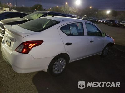 Trzecie zdjęcie samochodu z tyłu: 2018 NISSAN VERSA S VIN:3N1CN7AP4JL843094 - miniatura