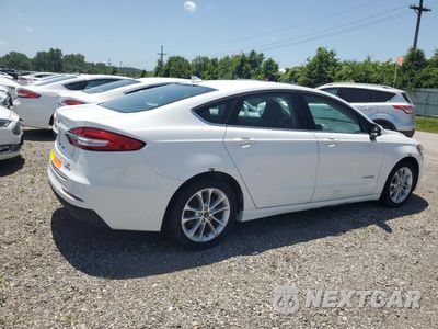 Trzecie zdjęcie samochodu z tyłu: 2019 FORD FUSION SE VIN:3FA6P0LU9KR263987 - miniatura