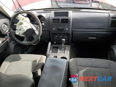 Zdjęcie 8 z 14 samochodu: 2011 DODGE NITRO SE VIN:1D4PT2GK2BW500172 - miniatura