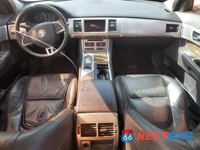 Zdjęcie 8 z 12 samochodu: 2013 JAGUAR XF VIN:SAJWA0ES3DPS98348 - miniatura