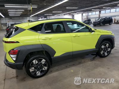 Trzecie zdjęcie samochodu z tyłu: 2024 HYUNDAI KONA SEL VIN:KM8HBCAB8RU127305 - miniatura