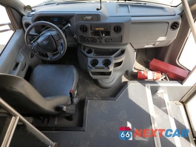 Zdjęcie 8 z 14 samochodu: 2022 FORD ECONOLINE E450 SUPER DUTY CUTAWAY VAN VIN:1FDFE4FN6NDC37755 - miniatura
