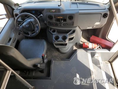 Zdjęcie 8 z 14 samochodu: 2022 FORD ECONOLINE E450 SUPER DUTY CUTAWAY VAN VIN:1FDFE4FN6NDC37755 - miniatura