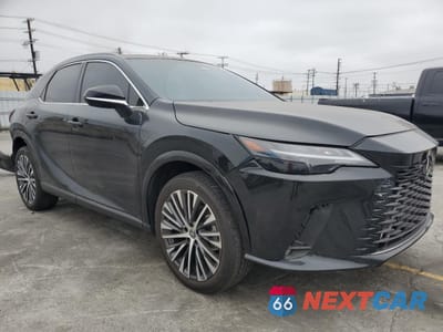 Czwarte zdjęcie samochodu z boku: 2024 LEXUS RX 350 PREMIUM VIN:JTJCHMAAXR2015303 - miniatura