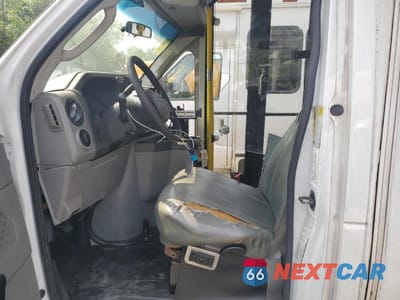 Piąte zdjęcie samochodu w środku: 2017 FORD ECONOLINE E350 SUPER DUTY CUTAWAY VAN VIN:1FDEE3FS6HDC41594 - miniatura