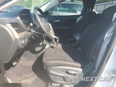 Zdjęcie 7 z 13 samochodu: 2016 JEEP CHEROKEE LATITUDE VIN:1C4PJMCS0GW242164 - miniatura