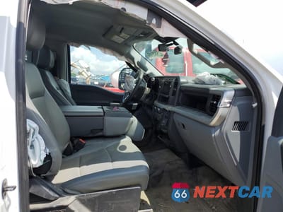 Zdjęcie 10 z 13 samochodu: 2023 FORD F350 SUPER DUTY VIN:1FDRF3HN9PDA18311 - miniatura