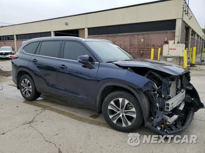 Czwarte zdjęcie samochodu z boku: 2022 TOYOTA HIGHLANDER XLE VIN:5TDHZRBH4NS574864 - miniatura
