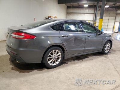 Trzecie zdjęcie samochodu z tyłu: 2019 FORD FUSION SE VIN:3FA6P0HD2KR272510 - miniatura