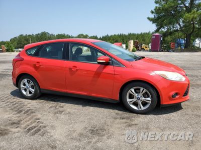Czwarte zdjęcie samochodu z boku: 2013 FORD FOCUS SE VIN:1FADP3K28DL267815 - miniatura