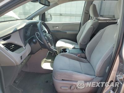 Zdjęcie 7 z 14 samochodu: 2018 TOYOTA SIENNA LE VIN:5TDKZ3DC0JS918558 - miniatura