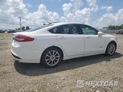 Trzecie zdjęcie samochodu z tyłu: 2017 FORD FUSION SE HYBRID VIN:3FA6P0LU1HR409100 - miniatura