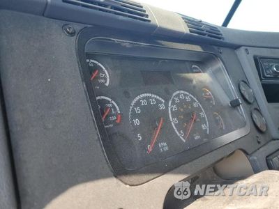 Zdjęcie 8 z 10 samochodu: 2017 FREIGHTLINER CASCADIA 125 VIN:3AKJGEDV1HSJH9204 - miniatura