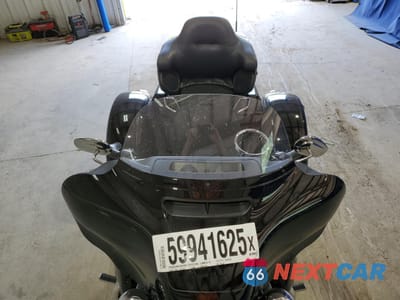 Piąte zdjęcie samochodu w środku: 2022 HARLEY-DAVIDSON FLHTCUTG VIN:1HD1MAF14NB855342 - miniatura