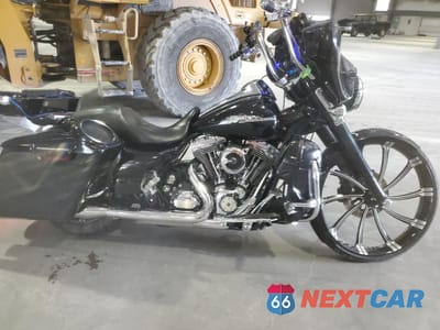 2011 HARLEY-DAVIDSON FLHX 1HD1KBM12BB677182 - główne zdjęcie licytacji z USA - miniatura