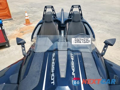 Piąte zdjęcie samochodu w środku: 2021 POLARIS SLINGSHOT SL VIN:57XAAPHD5M8141369 - miniatura