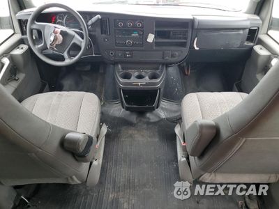 Zdjęcie 8 z 14 samochodu: 2017 CHEVROLET EXPRESS G2500 VIN:1GCWGBFF8H1184218 - miniatura