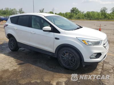 Czwarte zdjęcie samochodu z boku: 2017 FORD ESCAPE SE VIN:1FMCU0GD8HUA30390 - miniatura