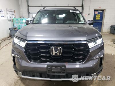 Piąte zdjęcie samochodu w środku: 2024 HONDA PILOT ELITE VIN:5FNYG1H89RB036962 - miniatura