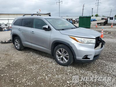 Czwarte zdjęcie samochodu z boku: 2015 TOYOTA HIGHLANDER XLE VIN:5TDJKRFH0FS143956 - miniatura