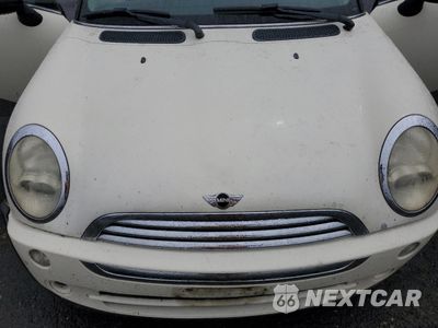 Zdjęcie 11 z 14 samochodu: 2006 MINI COOPER VIN:WMWRC33566TK18083 - miniatura