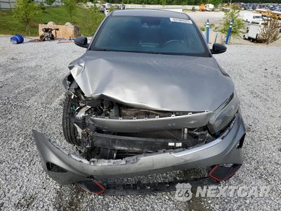 Piąte zdjęcie samochodu w środku: 2024 KIA FORTE GT LINE VIN:3KPF54AD2RE725785 - miniatura