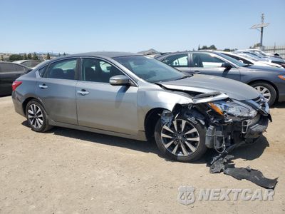 Czwarte zdjęcie samochodu z boku: 2017 NISSAN ALTIMA 2.5 VIN:1N4AL3AP2HC244595 - miniatura