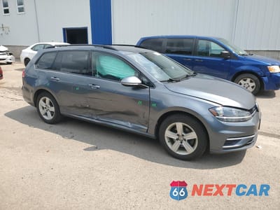 Czwarte zdjęcie samochodu z boku: 2019 VOLKSWAGEN GOLF SPORTWAGEN S VIN:3VW117AU0KM522703 - miniatura