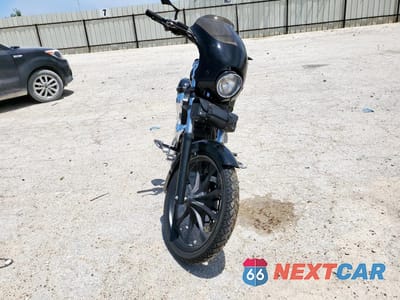 Drugie zdjęcie samochodu z przodu: 2013 HONDA VT1300 CX VIN:JH2SC61N0DK101618 - miniatura