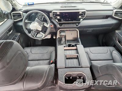 Zdjęcie 8 z 13 samochodu: 2024 TOYOTA TUNDRA CREWMAX SR VIN:5TFLA5DB5RX207376 - miniatura
