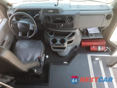 Zdjęcie 8 z 14 samochodu: 2022 FORD ECONOLINE E450 SUPER DUTY CUTAWAY VAN VIN:1FDFE4FN1NDC37758 - miniatura