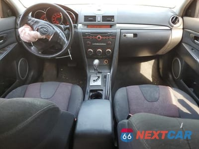 Zdjęcie 8 z 12 samochodu: 2005 MAZDA 3 HATCHBACK VIN:JM1BK343X51293156 - miniatura