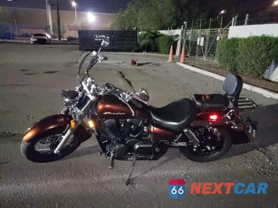 Trzecie zdjęcie samochodu z tyłu: 2020 HONDA VT750 C VIN:JH2RC500XLK600701 - miniatura