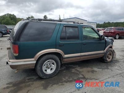 Trzecie zdjęcie samochodu z tyłu: 1996 CHEVROLET BLAZER VIN:1GNCS13W2T2242740 - miniatura