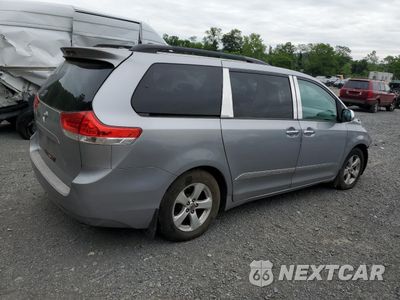 Trzecie zdjęcie samochodu z tyłu: 2012 TOYOTA SIENNA LE VIN:5TDKK3DC7CS248949 - miniatura