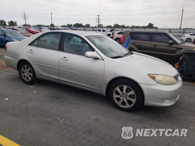 Czwarte zdjęcie samochodu z boku: 2005 TOYOTA CAMRY LE VIN:JTDBE30K050315692 - miniatura