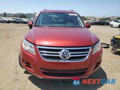 Piąte zdjęcie samochodu w środku: 2010 VOLKSWAGEN TIGUAN SE VIN:WVGBV7AX2AW003569 - miniatura