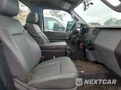Piąte zdjęcie samochodu w środku: 2013 FORD F450 SUPER DUTY VIN:1FDUF4GYXDEB14966 - miniatura