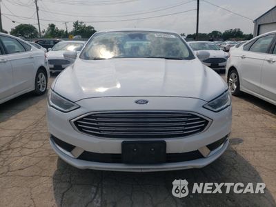 Piąte zdjęcie samochodu w środku: 2018 FORD FUSION SE HYBRID VIN:3FA6P0LU0JR172055 - miniatura